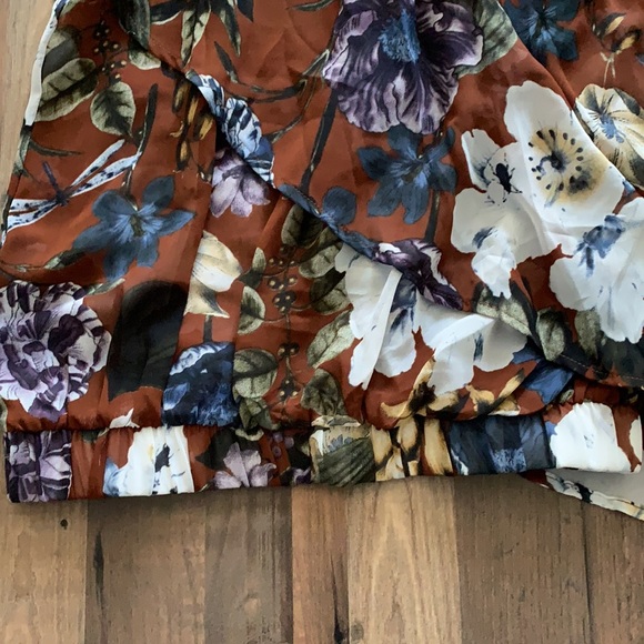 One shoulder Top - Picture 5 of 6